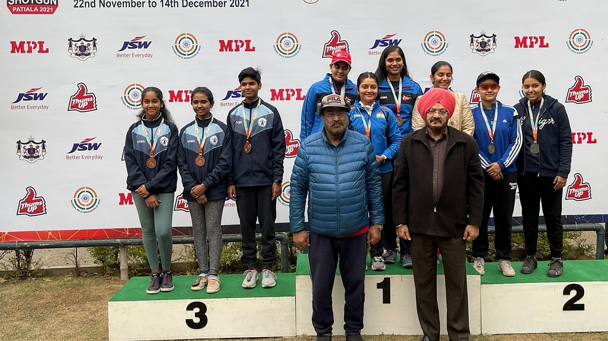 மகளிர் துப்பாக்கிச்சூடு போட்டியில் வெண்கலம் வென்ற தமிழ்நாட்டு அணி; தி.மு.க எம்.எல்.ஏ மகள் சாதனை!