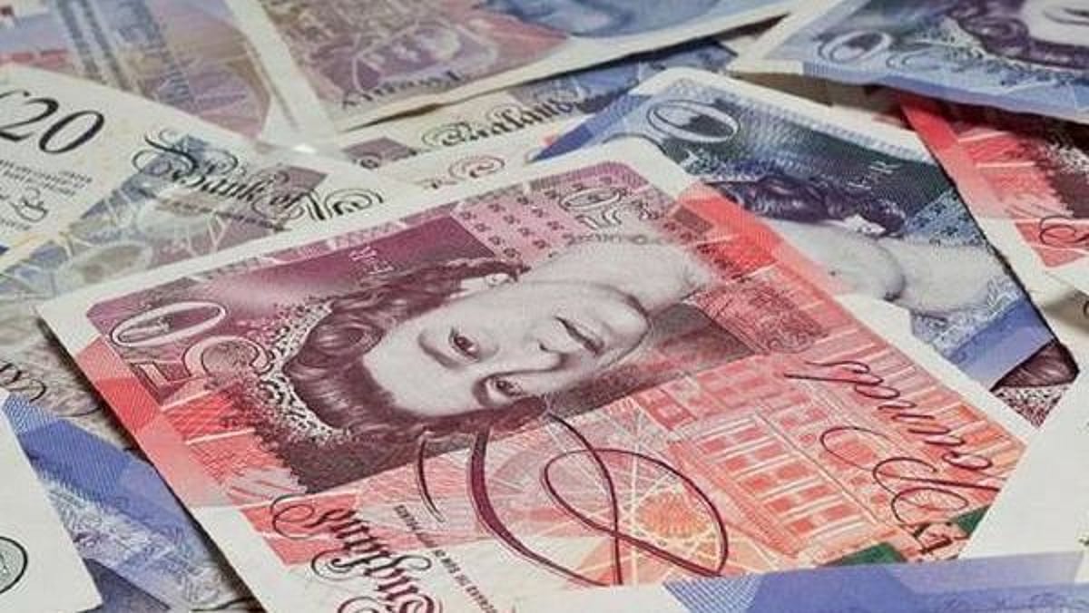 ‘அத செலவு பன்னிட்டேன்’ - இங்கிலாந்தில் ஒரு ஏட்டு எரிமலை - சுங்கத்துறையினருக்கு ஷாக் கொடுத்த பெண்!