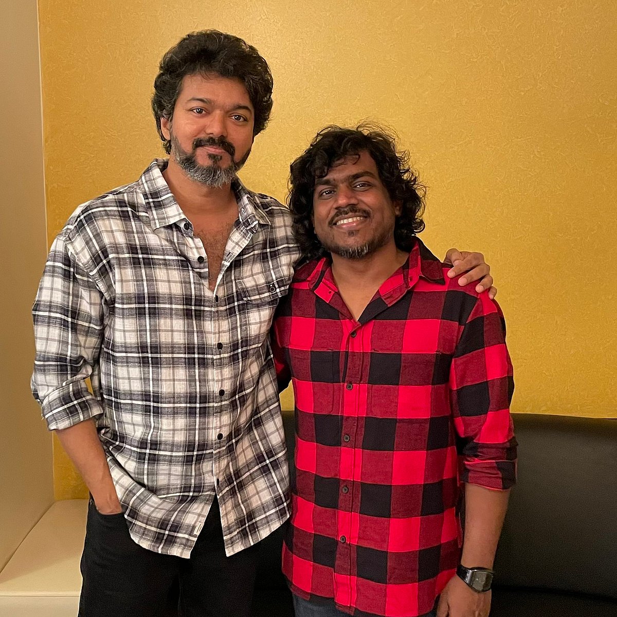 விஜய்யுடன் யுவன் ஷங்கர் ராஜா திடீர் சந்திப்பு... மீண்டும் அமைகிறதா கூட்டணி..? - பின்னணி என்ன?