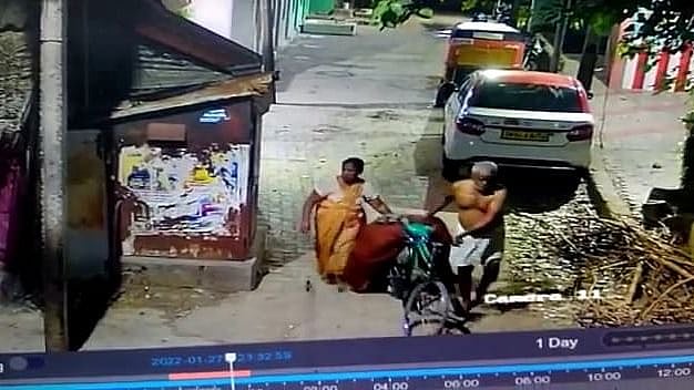 “மகனை அடித்துக் கொன்று ரத்தம் சொட்டச் சொட்ட சைக்கிளில் வைத்து..” : மதுரையில் பயங்கரம் - நடந்தது என்ன?