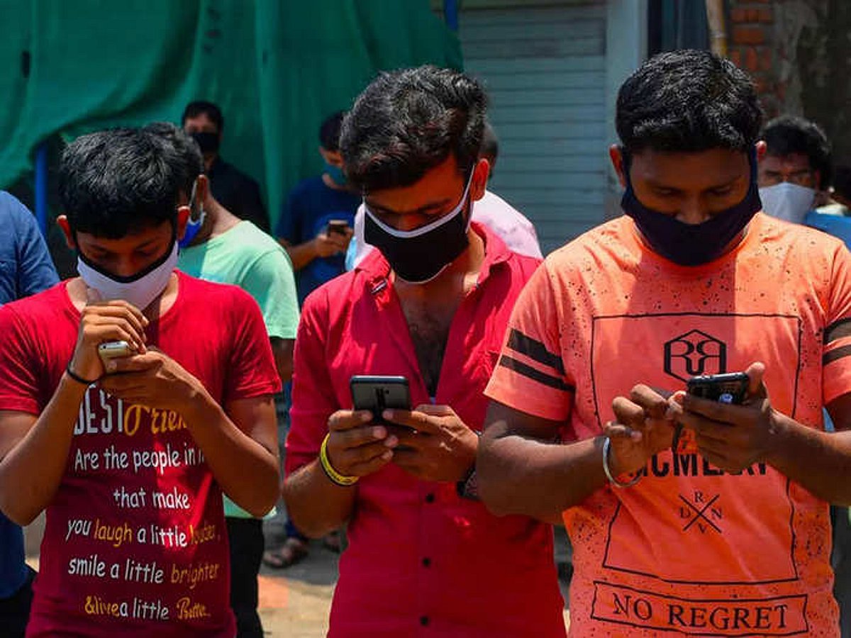 “கடனை திருப்பி செலுத்தியும் ஆபாச படம் அனுப்பி மிரட்டுறாங்க” : ஆன்லைன் செயலி மோசடி - புகாரால் அதிர்ச்சி!