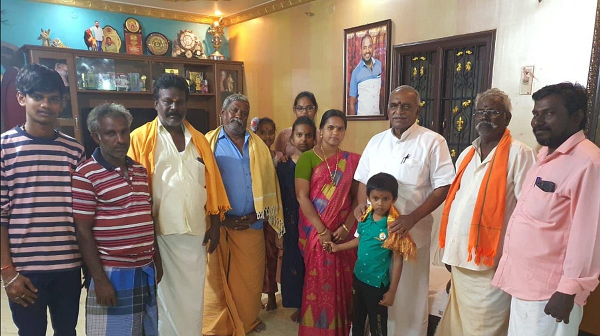 தேடப்படும் பிரபல ரவுடியின் மனைவி பாஜகவில் அடைக்கலாம்?: மனைவியை கைது செய்து போலிஸ் விசாரணை - பின்னணி என்ன?