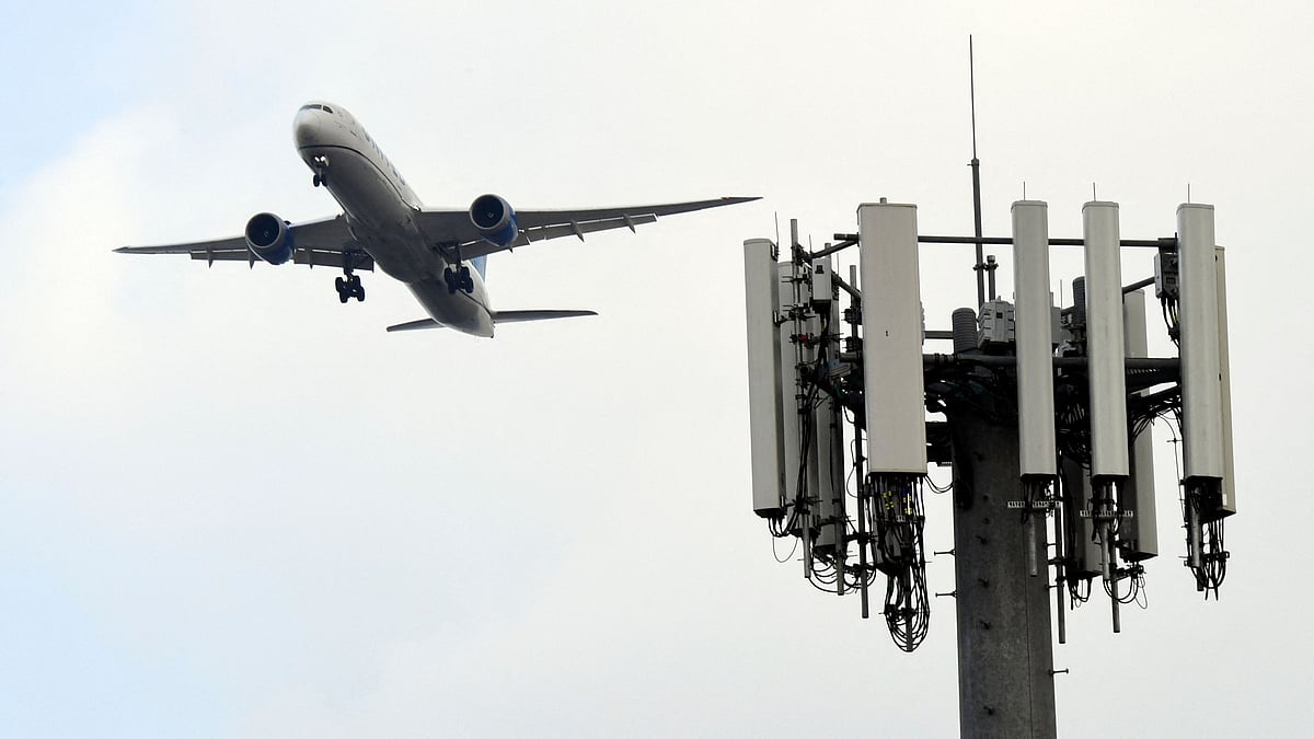 “விமானப் போக்குவரத்தை அதிரவைக்கும் 5G சேவை - விபத்து ஏற்பட வாய்ப்பு?” : ‘டிராய்’ கூறிய விளக்கம் என்ன ?
