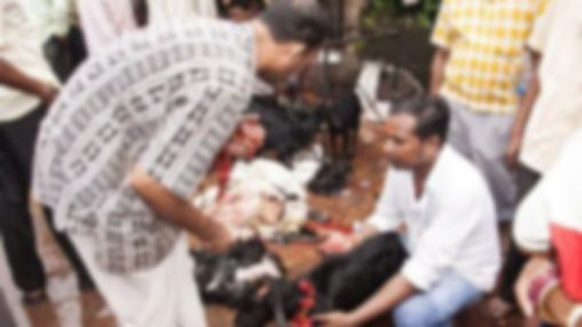 ஆட்டுக்குப் பதில் மனிதரின் தலையை வெட்டியதால் பரபரப்பு.. கோயில் திருவிழாவில் நடந்த பகீர் சம்பவம்!