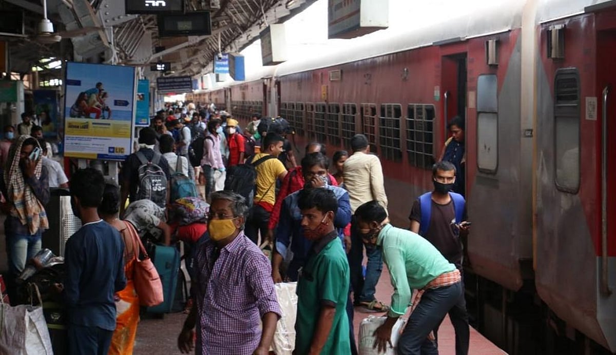 ”சென்னை புறநகர் ரயிலில் பயணிக்க 2 டோஸ் தடுப்பூசி கட்டாயம்” - தெற்கு ரயில்வே அதிரடி அறிவிப்பு!