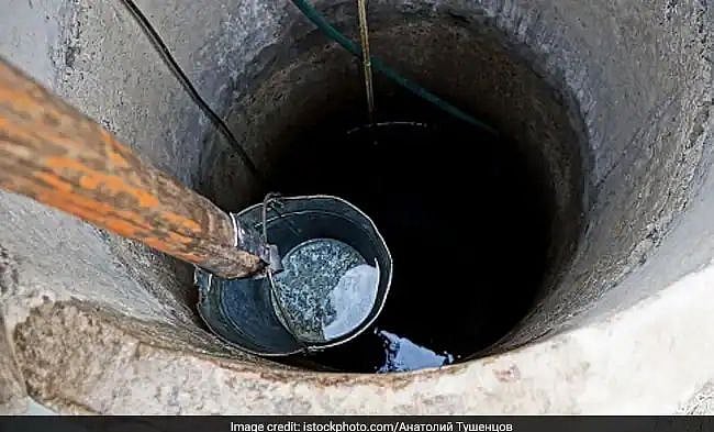 “பாலியல் வன்கொடுமை செய்து கிணற்றில் தள்ளிவிட்ட கொடூரம்” : கயிற்றைப் பிடித்து மேலேறி உயிர்தப்பிய சிறுமி!