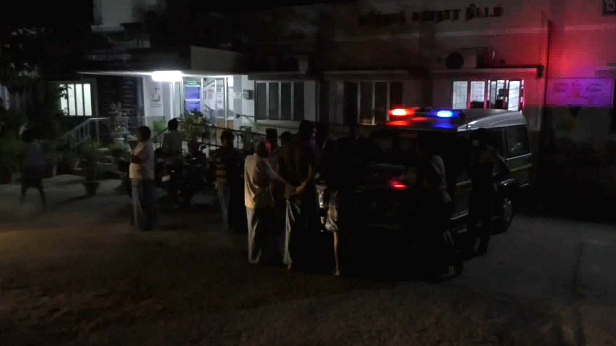 பக்தர்கள் கூட்டத்தில் புகுந்த வேன்.. 3 பேர் பரிதாப பலி - தப்பியோடி டிரைவர் போலிஸில் சரண் : நடந்தது என்ன?