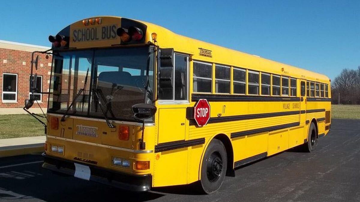 பள்ளி பேருந்துகள் கட்டாயம் கடைப்பிடிக்க வேண்டிய விதிமுறைகள் என்னென்ன.. ? - ஒரு பார்வை!