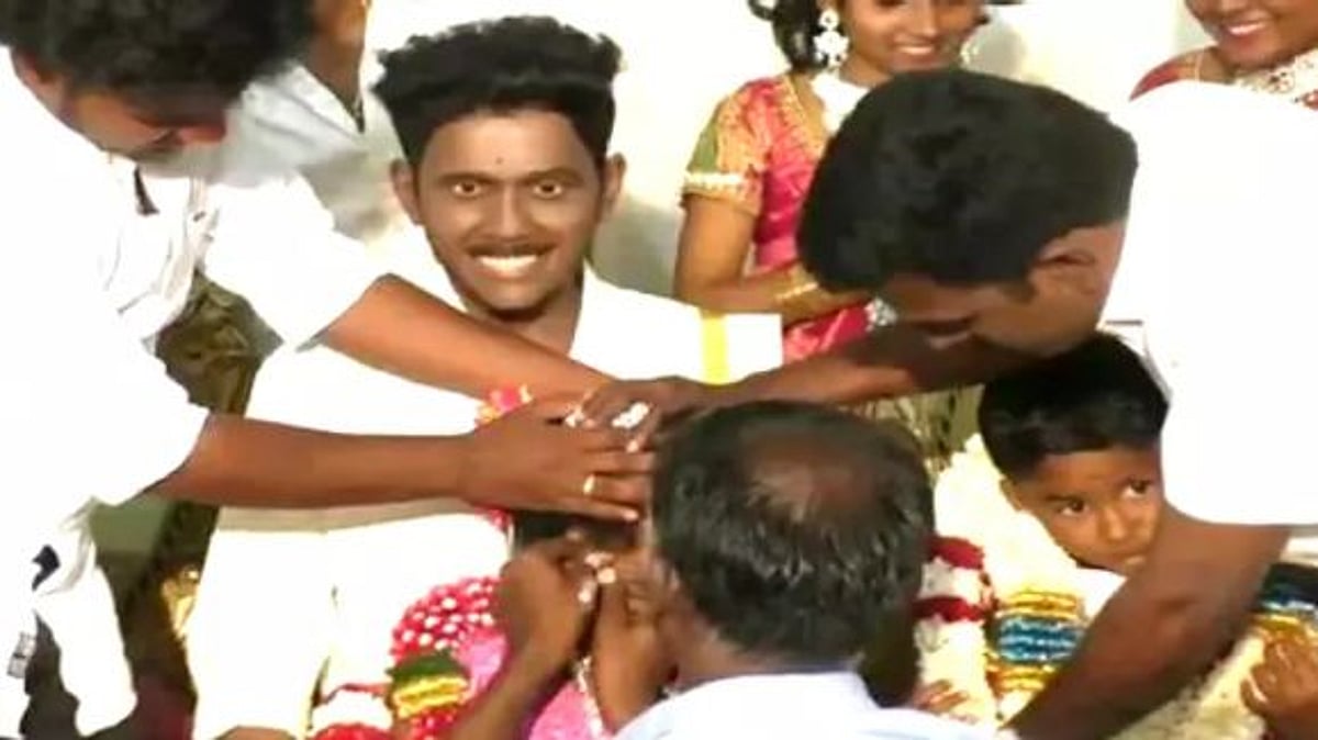 மெழுகு சிலையில் தாய்மாமன்.. உறவின் மேன்மையைக் கூறிய காதணி விழா; திண்டுக்கல் அருகே நெகிழ்ச்சி!