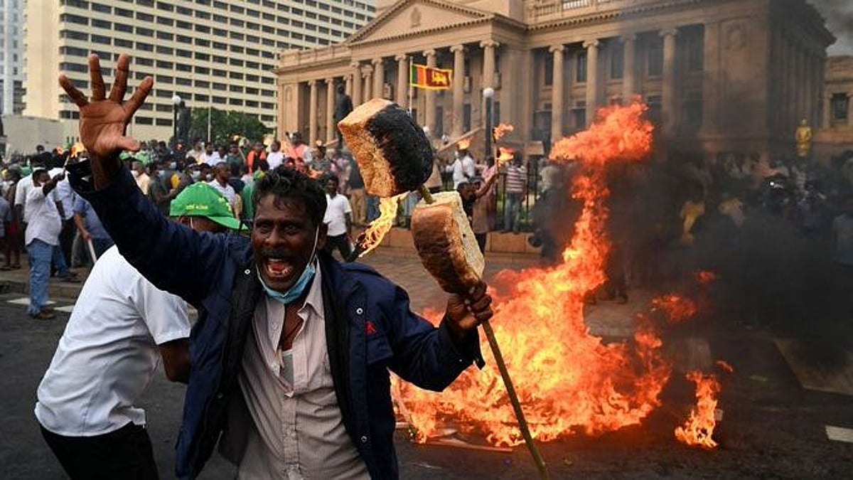 “ஒரு முட்டை ₹150.. இனி எப்படி எங்களால் வாழ முடியும்” : இலங்கை அதிபர் மாளிகையில் வெடித்த மக்கள் போராட்டம்!