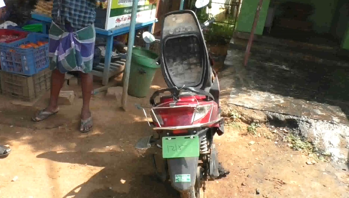 “நேற்று வேலூர்; இன்று மணப்பாறை.. அடுத்தடுத்து பற்றி எரியும் எலக்ட்ரிக் ஸ்கூட்டர்கள்” : என்ன காரணம் ? 