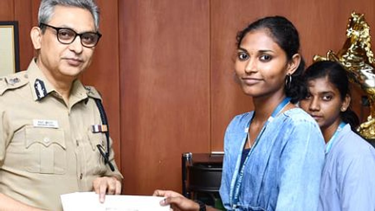 ’தப்பு பண்ணிட்டியே சிங்காரம்’.. செல்போன் திருடனை விரட்டிப் பிடித்த தடகள வீராங்கனைகள் : கமிஷ்னர் பாராட்டு!