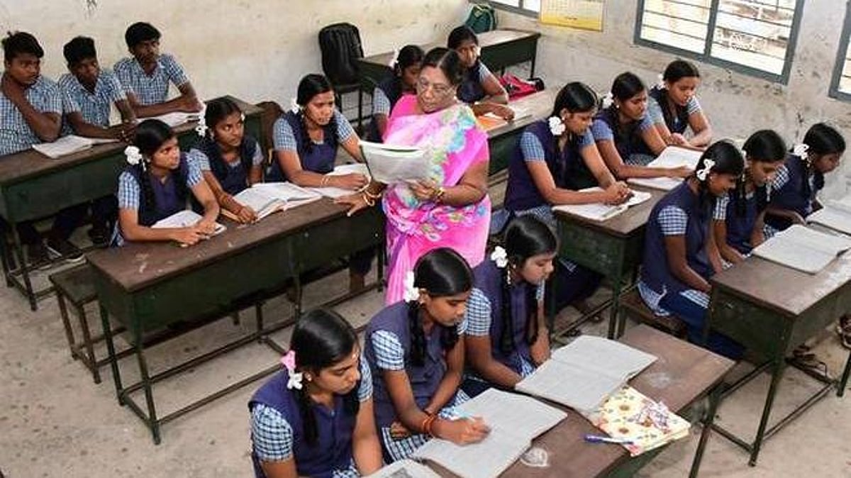 “அரசு பள்ளியில் மும்மொழி கொள்கையா?”.. பொய் செய்தி வெளியிட்ட நாளிதழுக்கு பதிலடி கொடுத்த தமிழ்நாடு அரசு !