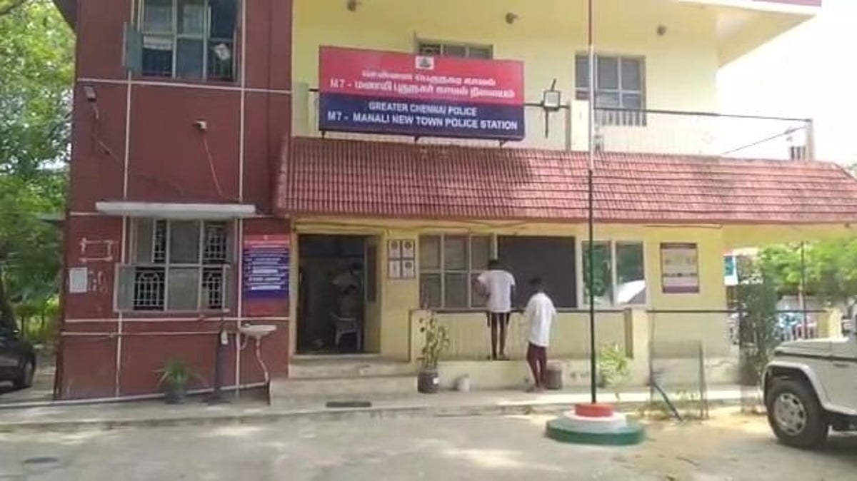 “தலையில் கல்லைப்போட்டு ஆட்டோ ஓட்டுநர் கொலை.. சடலத்துடன் செல்ஃபி எடுத்த ரவுடி கும்பல்” : பின்னணி என்ன?