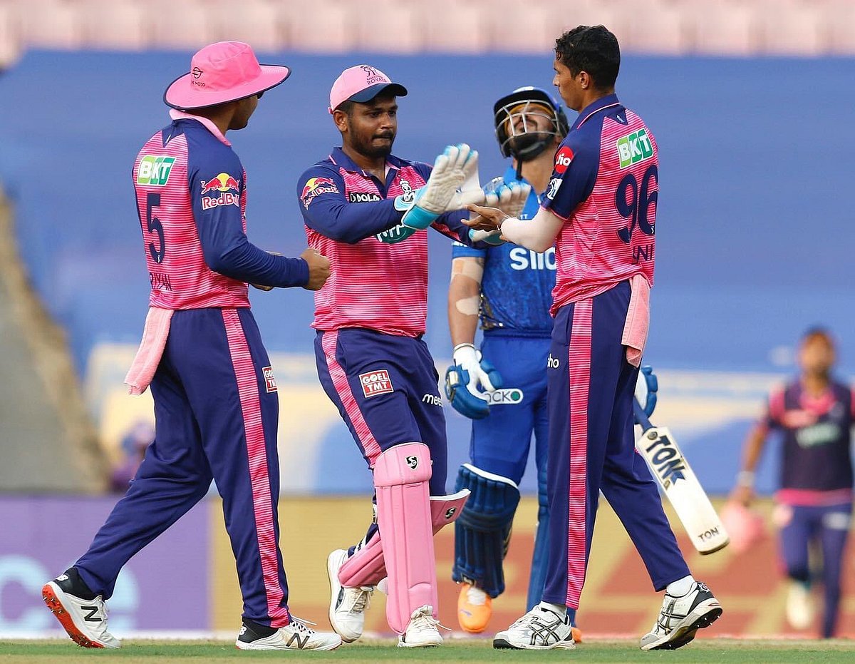 5 ஓவர்களில் மாறி ஆட்டம்.. பொல்லார்டை அலறவிட்ட அந்த இரண்டு ஓவர்கள்!