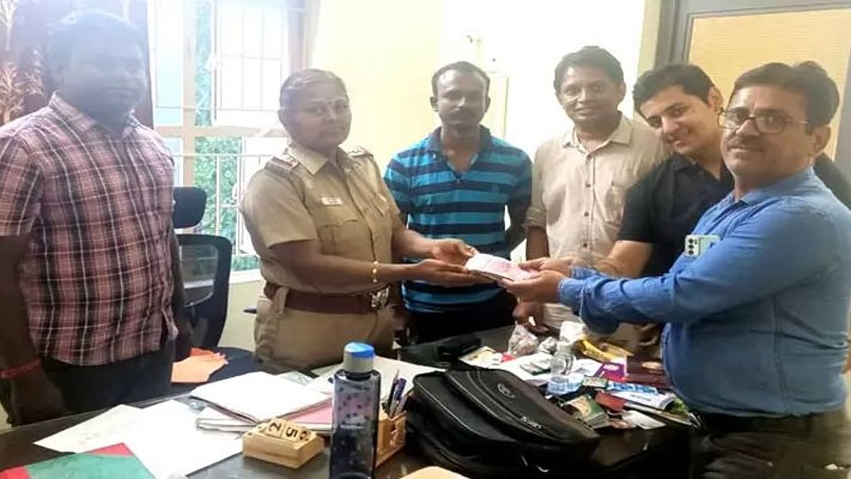 ரூ.1.50 லட்சம் பணத்தைத் தவறவிட்ட வடமாநில வியாபாரி.. 
1 மணி நேரத்தில் மீட்டுக் கொடுத்த தமிழ்நாடு போலிஸ்!