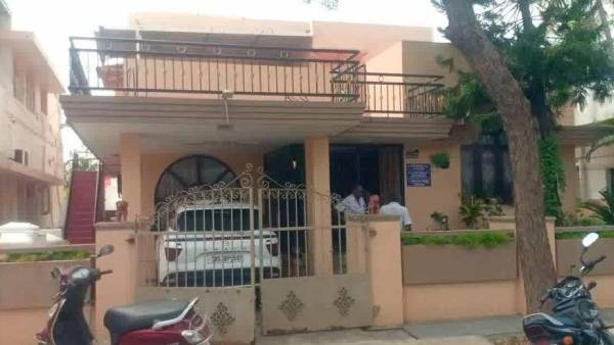 ஆளில்லாத வீட்டில் கொள்ளை முயற்சி : அமெரிக்காவில் இருந்து திருடர்களை அலற விட்ட வழக்கறிஞர் - நடந்தது என்ன?