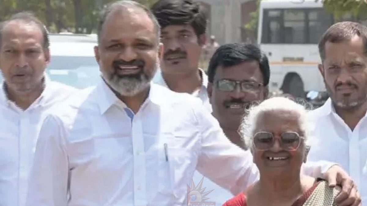 30 ஆண்டுக்கு பிறகு பேரறிவாளன் விடுதலை.. உச்ச நீதிமன்றம் அதிரடி தீர்ப்பு!