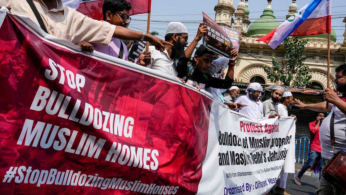 இஸ்லாமியர்களை தாக்க YOUTUBE -ஐ ஆயுதமாக பயன்படுத்தும் இந்துத்துவ கும்பல்: வெளிவந்த  அதிர்ச்சி தகவல்! 