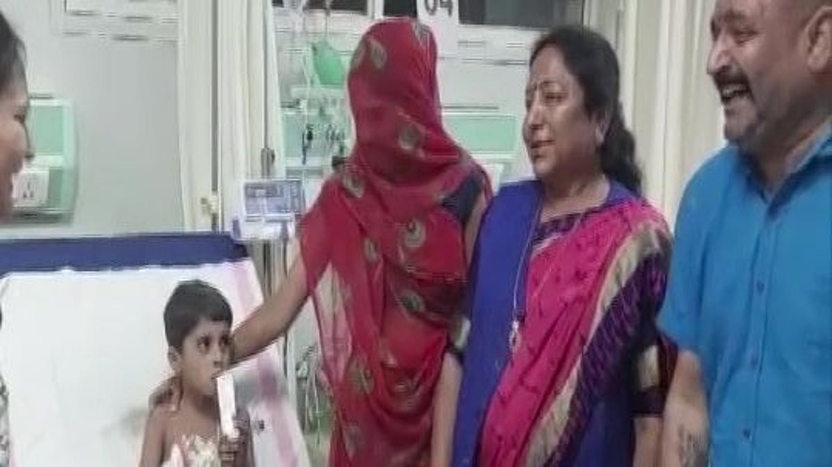 30 அடி ஆழ ஆழ்துளைக் கிணற்றில் விழுந்த 5 வயது சிறுவன்.. 8 மணி நேரத்தில் மீட்ட பேரிடர் குழு!