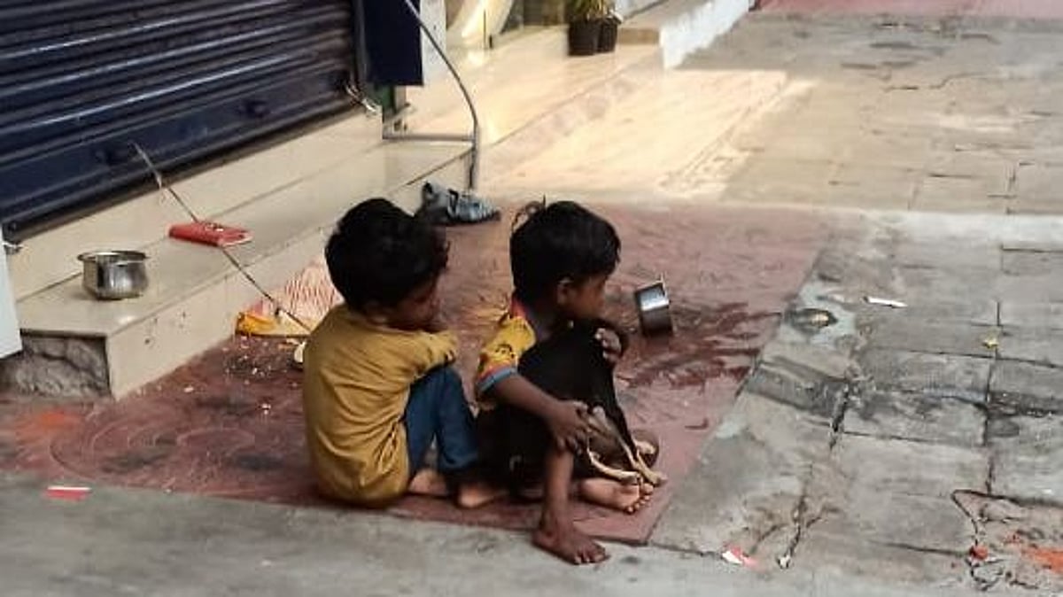 கடையின் முன்பு சிறுவர்களை கட்டிவைத்து விட்டு சென்ற பெற்றோர் - வைரல் வீடியோவின் பின்னணி என்ன?