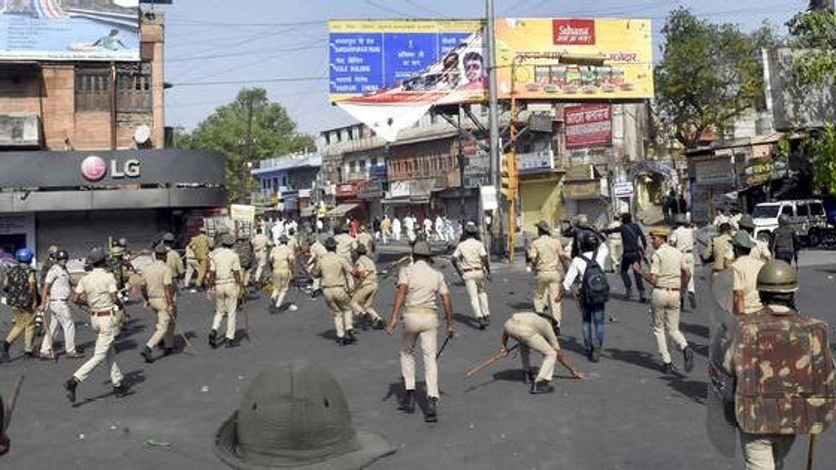 முகமது நபிகள் குறித்து அவதூறு கருத்து.. இஸ்லாமியர்களின் போராட்டத்தில் வன்முறையைத் தூண்டிய ‘RSS’ கும்பல் !