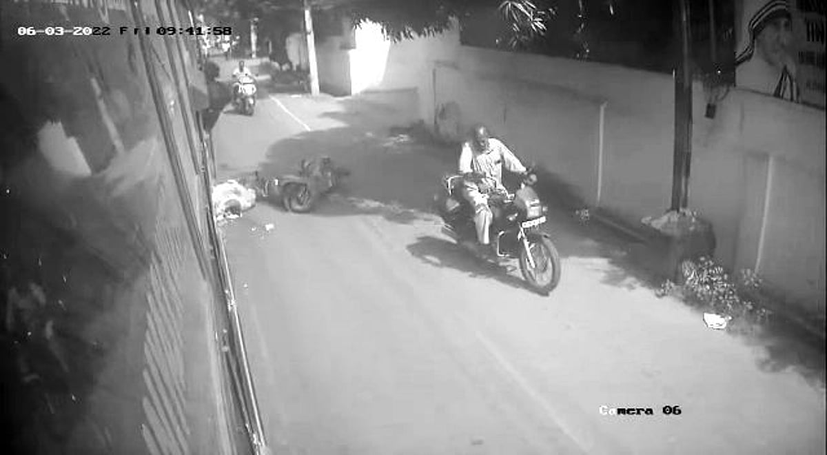 சுதாரிப்பதற்குள் தலையில் ஏறிய வாகனம்.. துடிதுடித்து இறந்த அங்கன்வாடி ஊழியர்.. சாலை விபத்தில் கோரம்!