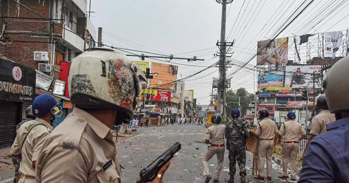 நூபுர் சர்மாக்கு எதிராக நாடு முழுவதும் போராட்டம்; துப்பாக்கிச் சூட்டில் 2 பேர் பலி: உ.பி-யில் கொடூரம் !