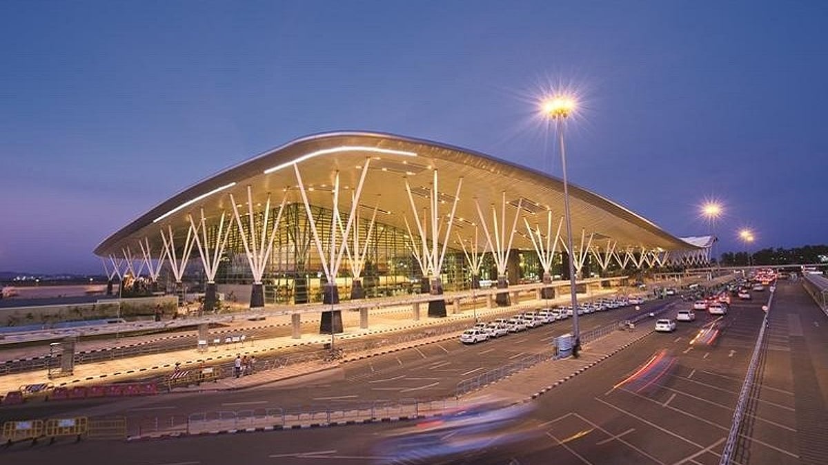 உடைகளை கழற்றி சோதனை.. பெங்களுரு விமான நிலையத்தில் பெண்ணுக்கு நடந்த அதிர்ச்சி சம்பவம் ! 