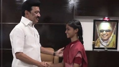 ”உயர்கல்விக்கு அனைத்து உதவிகளையும் அரசே செய்யும்”... மாணவி நந்தினியிடம் முதலமைச்சர் மு.க.ஸ்டாலின் உறுதி! 