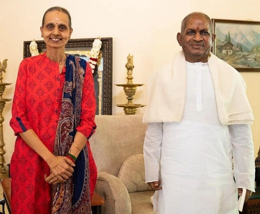 அறுவை சிகிச்சையின்போது “கற்பூர பொம்மை ஒன்று..” பாடிய சீதாலட்சுமிக்கு இன்ப  அதிர்ச்சி கொடுத்த மருத்துவமனை!