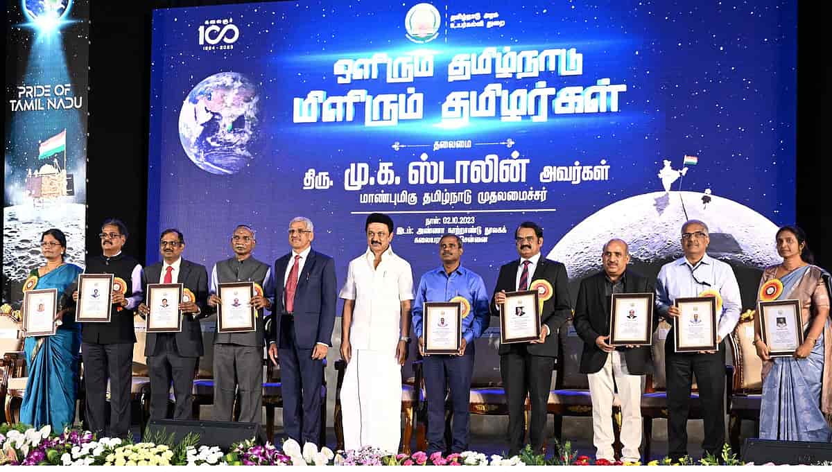 “Ilmuwan Tamil Nadu yang menghilangkan kerinduan Anna.” Apa yang dikatakan Perdana Menteri dengan bangga? “Ilmuwan Tamil Nadu yang menghilangkan kerinduan Anna.” Apa yang dikatakan Perdana Menteri dengan bangga?