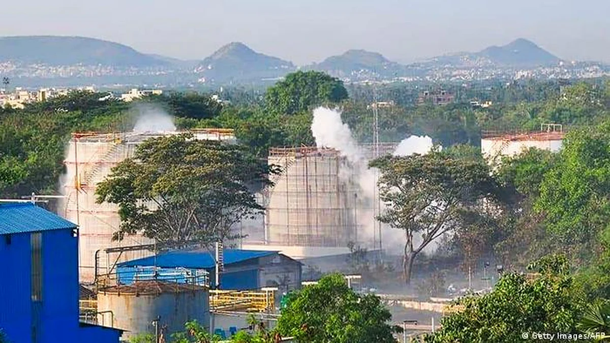 পোশাক কারখানায় গ্যাস লিক হয়ে শতাধিক কর্মী অসুস্থ