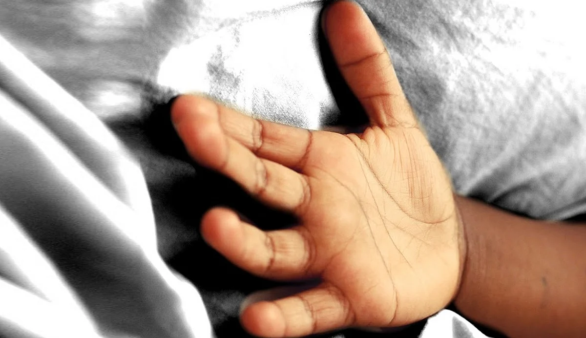 ট্রাকের ধাক্কায় শিশু নিহত