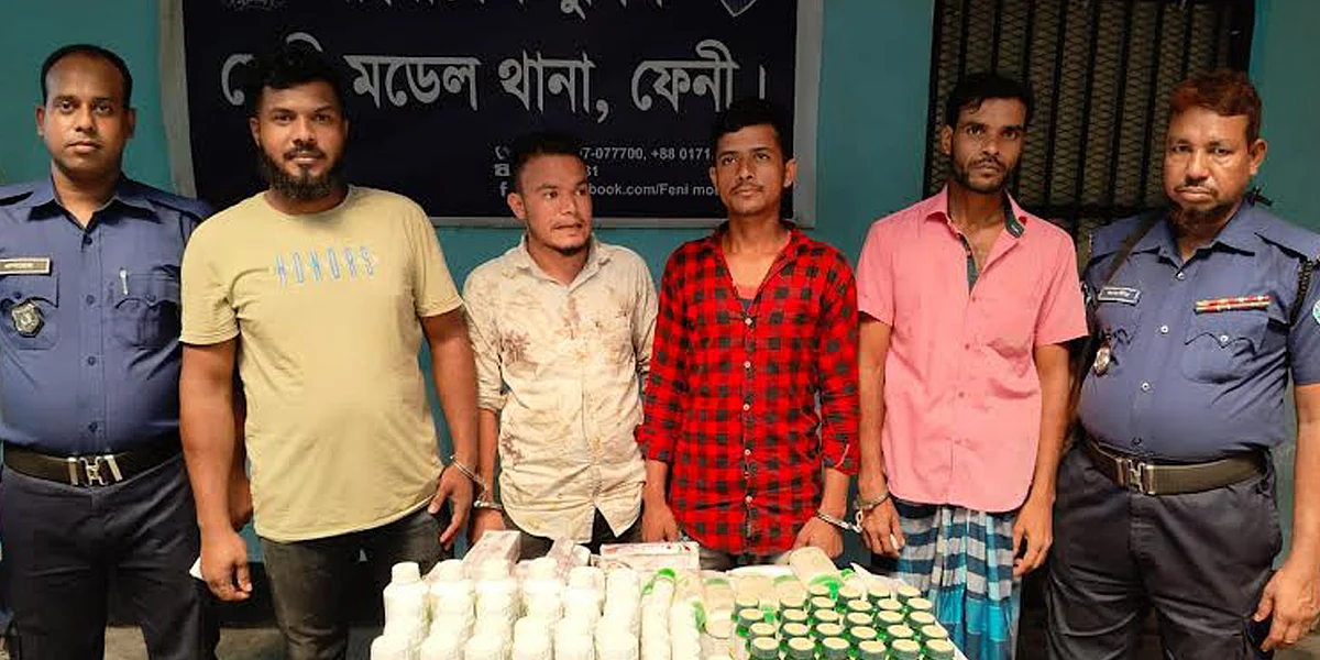 গ্রেপ্তার হওয়া মো. জাবেদ, ওমর ফারুক, মো. মাছুম ও মো. লিটন।