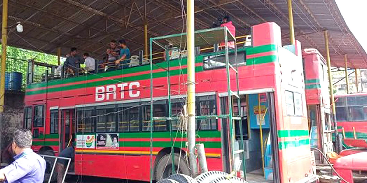 ছাদ খোলা বাসে ট্রফি নিয়ে রাজধানীর বিভিন্ন এলাকা ঘুরবেন সাবিনারা।