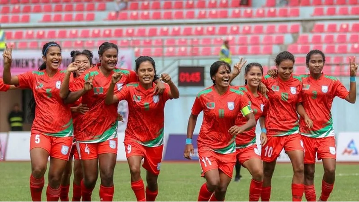 বাংলাদেশ নারী ফুটবল দল।