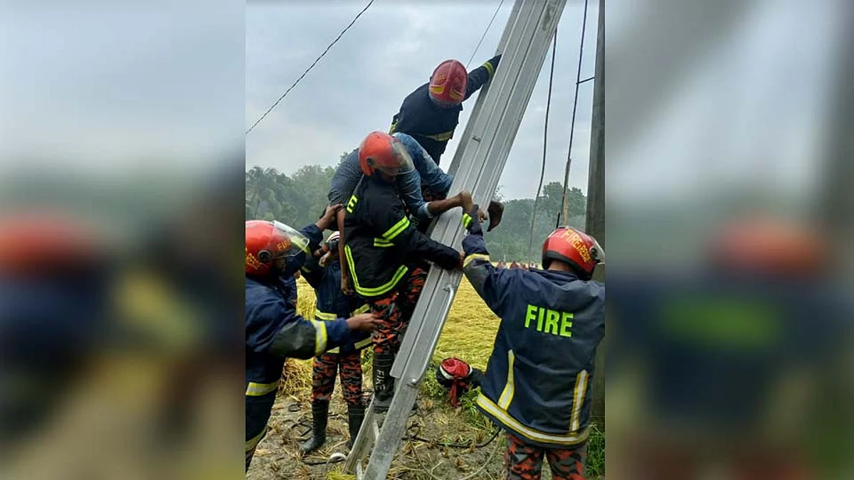 খুঁটি থেকে ট্রান্সফরমার চুরি করতে গেলে বিদ্যুতের তারে জড়িয়ে ট্রান্সফরমার বিস্ফোরিত হয়ে ঘটনাস্থলেই শাকিলের মৃত্যু হয়।