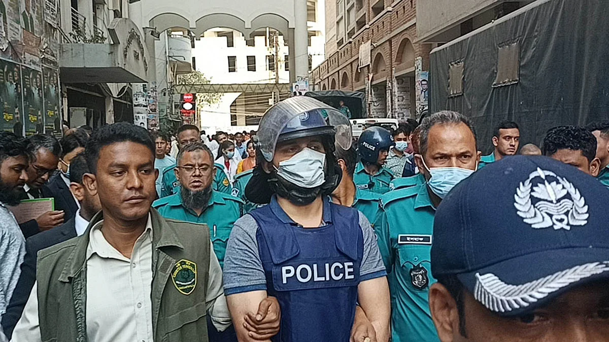 জঙ্গি ছিনতাইয়ের ঘটনায় গ্রেপ্তার মেহেদী।