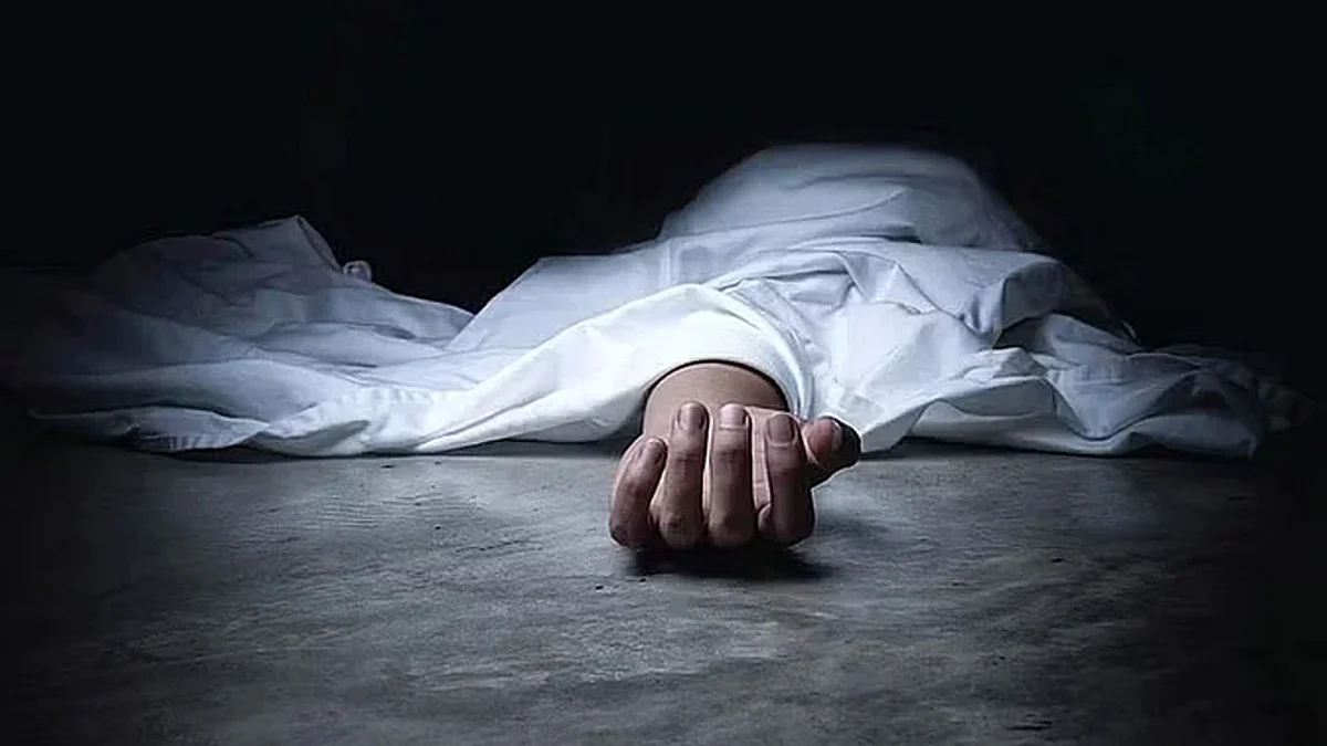 ট্রাকের চাপায় শ্রমিক নিহত হয়েছেন।