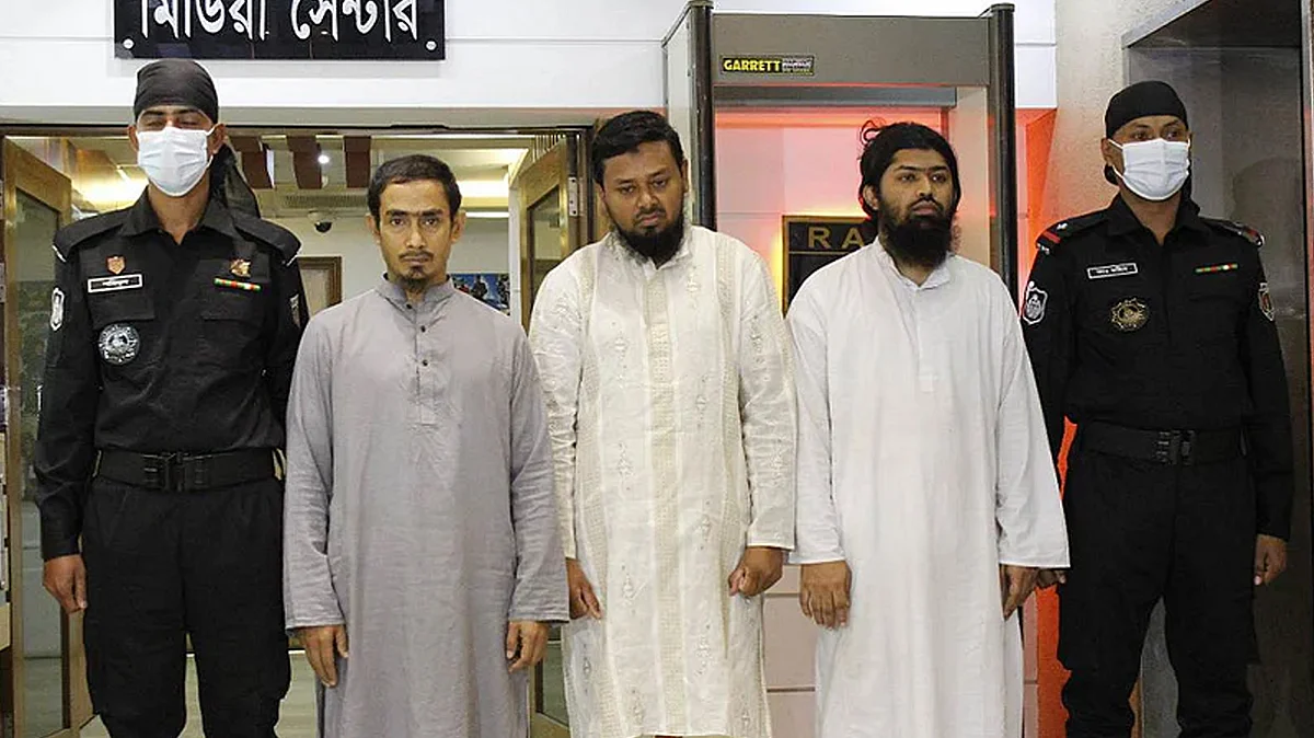 র্যাবের হাতে গ্রেপ্তার আনসার ফিল হিন্দাল শারক্বীয়ার সদস্যরা।