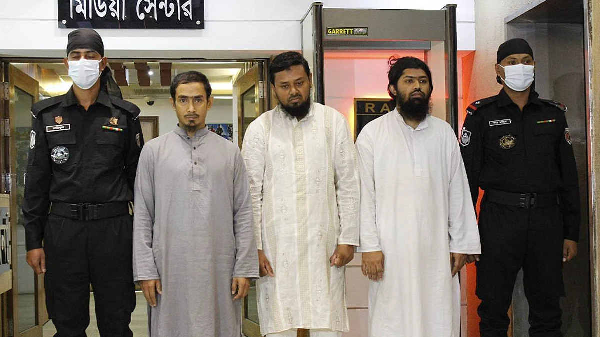 র্যাবের হাতে গ্রেপ্তার আনসার ফিল হিন্দাল শারক্বীয়ার সদস্যরা।
