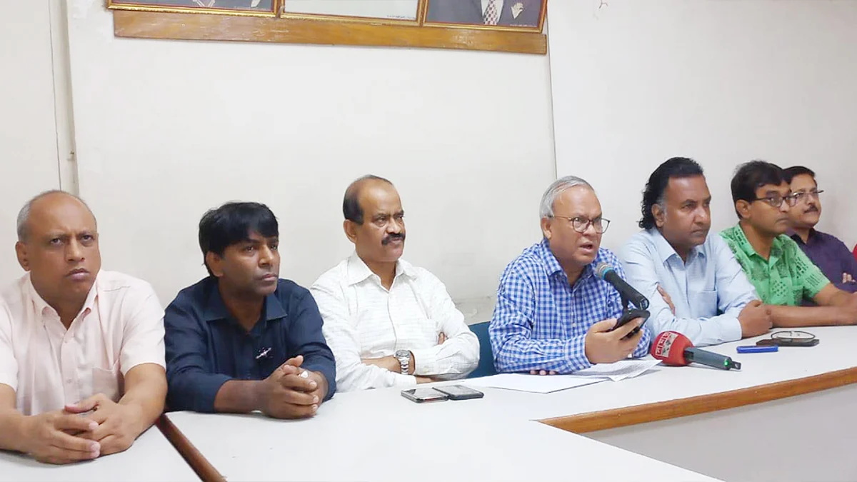 বক্তব্য দিচ্ছেন বিএনপির সিনিয়র যুগ্ম মহাসচিব রুহুল কবির রিজভী।