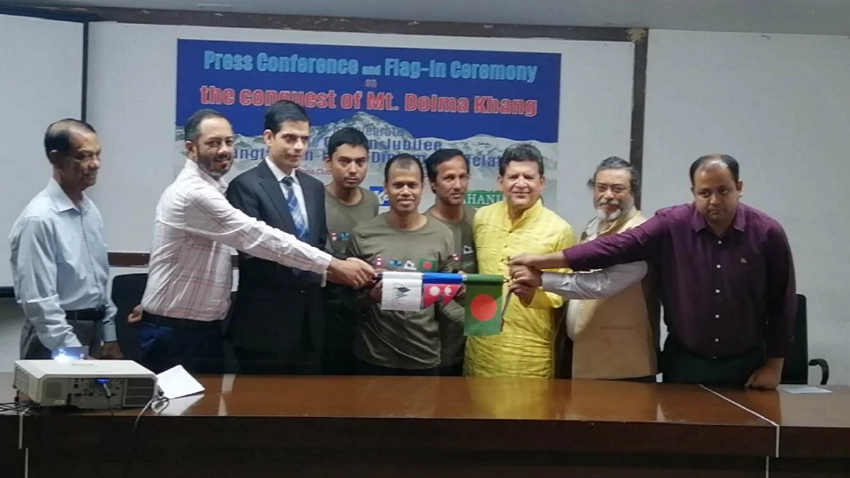 ‘ডোলমা খাং’ পর্বতশিখর বিজয়ীদের পতাকা প্রত্যর্পণ অনুষ্ঠিত