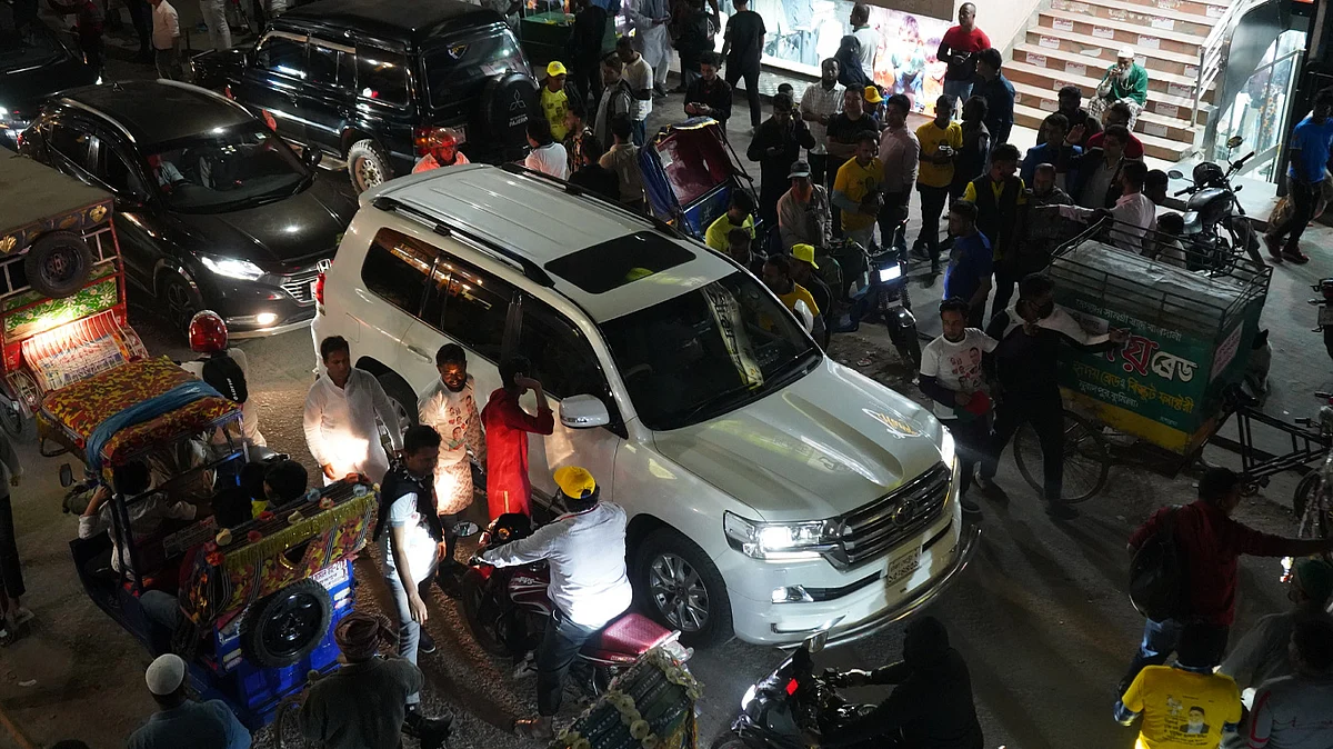 শুক্রবার সন্ধ্যায় কুমিল্লা টাউন হল প্রাঙ্গণে অবস্থিত কুমিল্লা ক্লাবে যান বিএনপি মহাসচিব মির্জা ফখরুল ইসলাম আলমগীর।