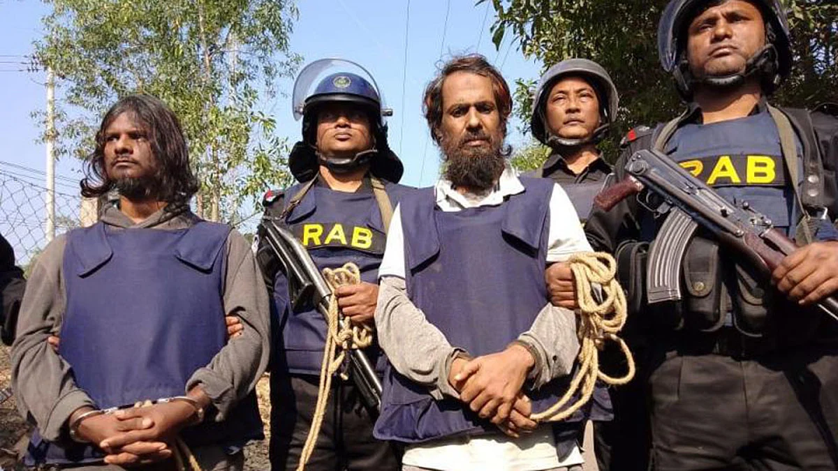 রোহিঙ্গা ক্যাম্প-সংলগ্ন এলাকায় আটক দুই জঙ্গি।