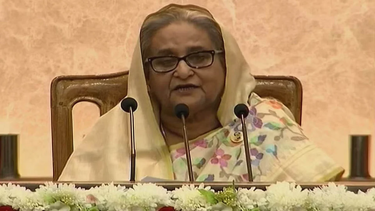 আজ মঙ্গলবার প্রধানমন্ত্রীর কার্যালয়ের শাপলা হলে ডিসি সম্মেলনের উদ্বোধন অনুষ্ঠানে প্রধানমন্ত্রী শেখ হাসিনা।