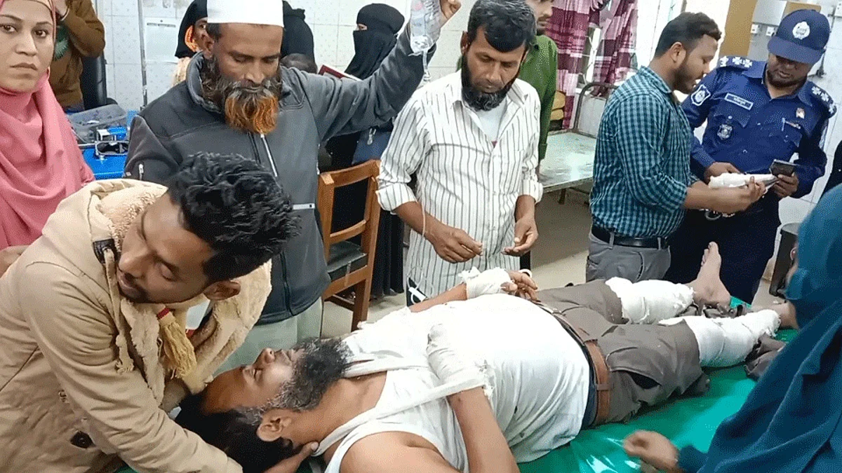 আহত ব্যবসায়ী জিয়া সরদার।