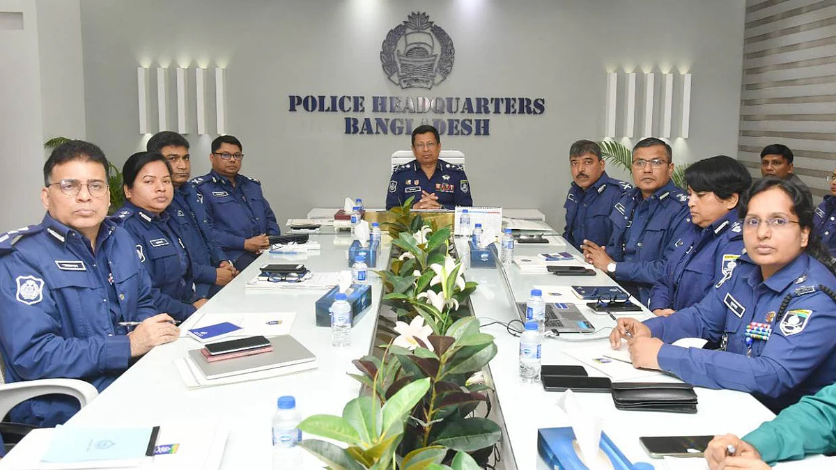 সোমবার দুপুরে পুলিশ হেডকোয়ার্টার্সে মাসিক অপরাধ পর্যালোচনা সভা হয়।