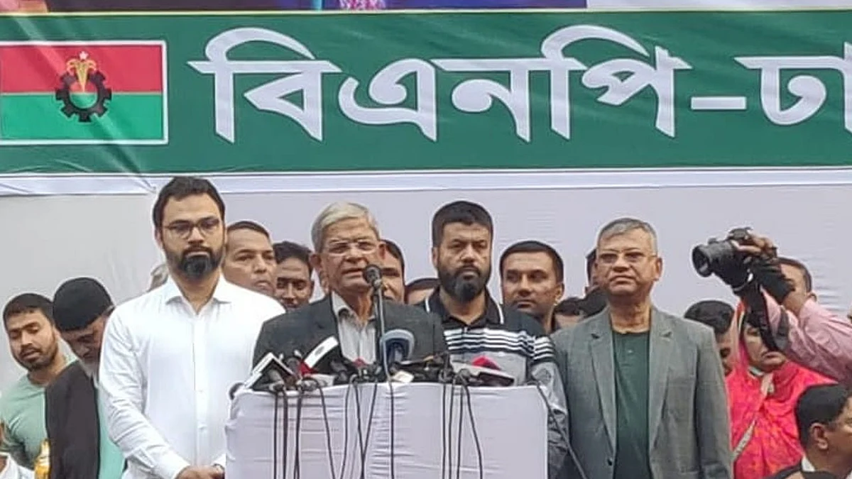 নয়াপল্টনে দলের কেন্দ্রীয় কার্যালয়ের সামনে আয়োজিত সমাবেশে বিএনপি মহাসচিব মির্জা ফখরুল ইসলাম আলমগীর।